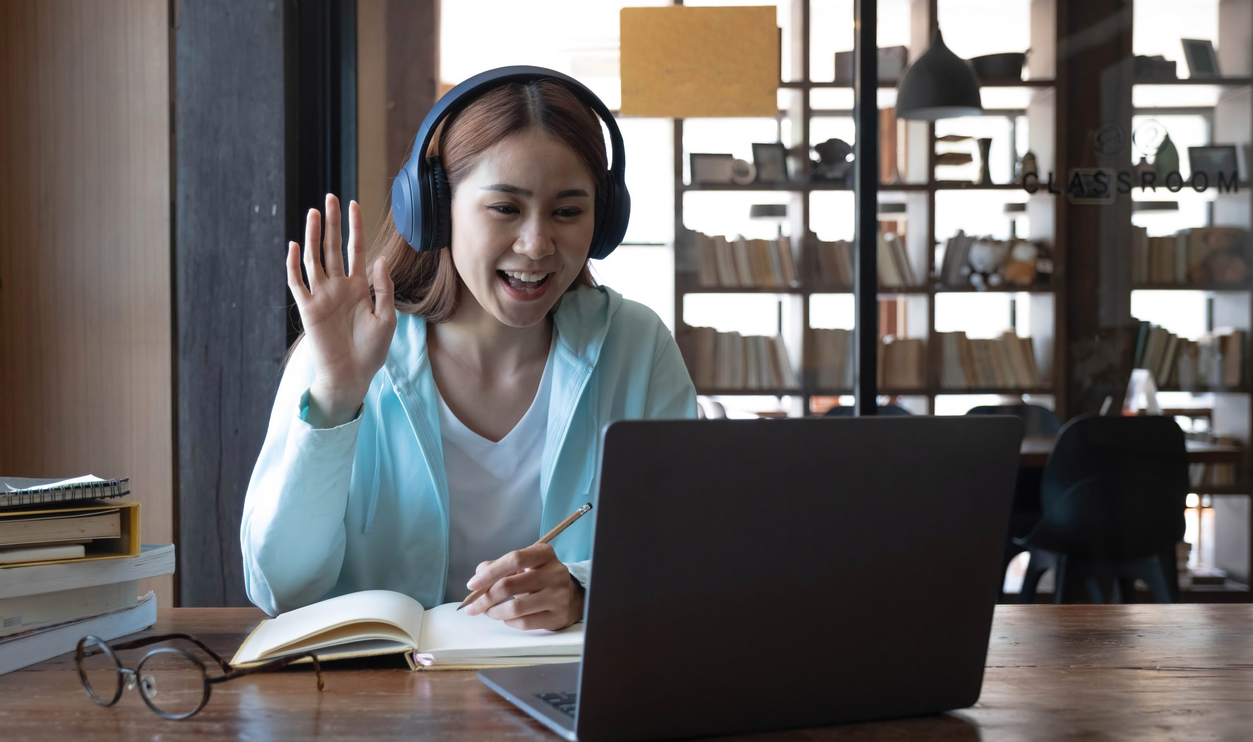 asian girl student online learning class study online video call